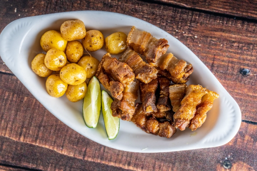 Chicharrón & Criollitas