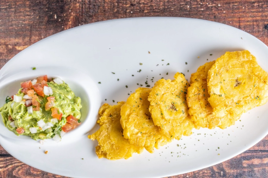 Guacamole Con Tostones 