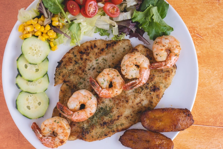 Filete Con Camarones Al Ajillo